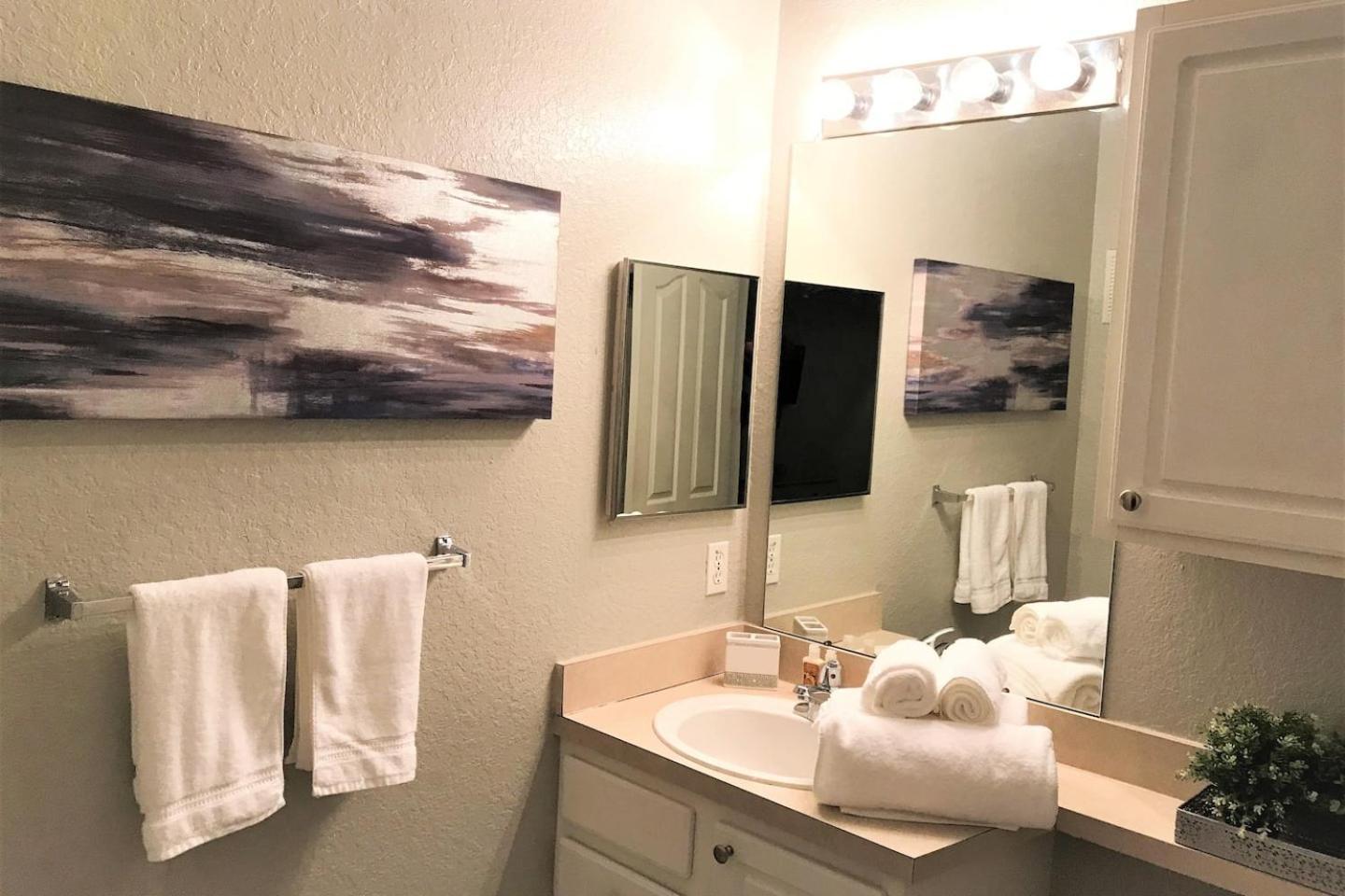 Apartment Stunning 2br2ba, 7 Miles From Theme Parks *